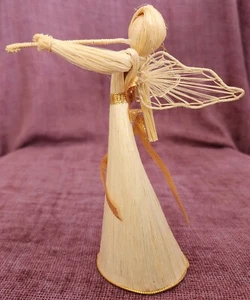 Ángel de rafia hecho a mano vintage con cuerno adorno de Navidad - @ 6 1/2" de alto - raro - Imagen 1 de 10