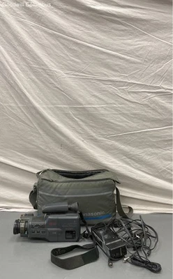 Panasonic OmniMovie AFX6 VHS-C camcorder PV-120D - Image 1 of 4