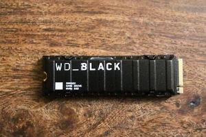 Western Digital WD_BLACK SN850X 1TB NVMe Internal SSD storage for PS5 or PC - Afbeelding 1 van 2