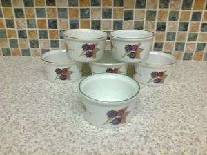 ROYAL WORCESTER RAMAKINS X 6 GROSELLAS NEGRAS Y ACEITUNAS DISEÑO EN 4 LLANTAS DORADAS Y VERDES - Imagen 1 de 6