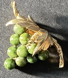 Krementz 1/20 14k Gold und Jade-ähnliche grüne Steine Traube Brosche. 5,1 Gramm. - Bild 1 von 10