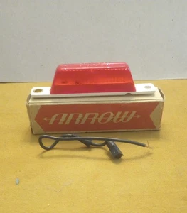 Luz marcadora vintage ARROW #52 (roja) 052-00-722 con caja - Imagen 1 de 11