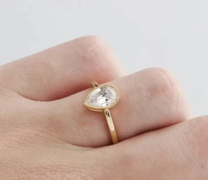 Anillo de compromiso vintage solitario de moissanita corte pera, anillo de propuesta de boda - Imagen 1 de 8