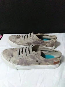 Blowfish Malibu Women Sz 7.5 Natural Foggy Camo Slip On Sneakers Elastic Laces - Picture 1 of 5