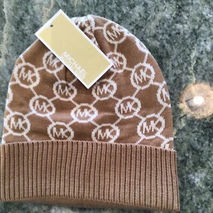 MICHAEL KORS JET SET LOGO PRINT BEANIE Damen Mütze Camel / Creme One Size - Bild 1 von 4