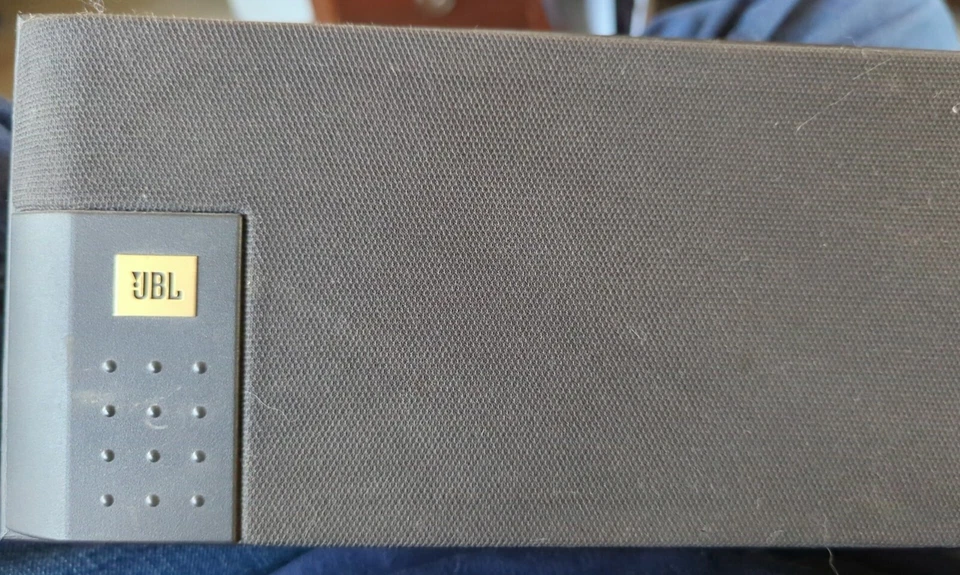 Altavoz de canal central de cine en casa JBL J Center  Foto 1 de 4