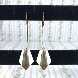 2 Pairs Napier Clip On Earrings White Lucite Goldtone Chain Screw Back Vintage - Picture 1 of 13