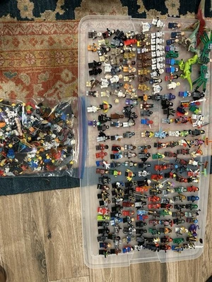 ENORME Lote de 205 Figuras Lego y Bolsa de Piezas de 1 Libra Star Wars/Ninjago Foto 1 de 4