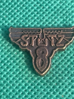 ВИНТАЖНЫЙ МАЛЕНЬКИЙ 1 «STUTZ 8 ЗОЛОТОЙ ЧЕРНЫЙ ЭМБЛЕМА OEM ПРИБОРНОЙ ПАНЕЛИ?? - Изображение 1 из 4
