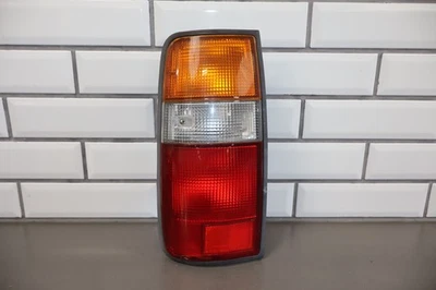 Lámpara de luz trasera izquierda para conductor 91-97 Toyota Land Cruiser 96-98 LX450 LH *rota* Foto 1 de 4