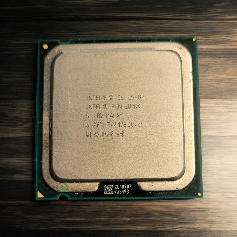 Intel Pentium E5800 SLGTG 3.2GHz Dual-Core Processor E5800 LGA775 - Image 1 of 1