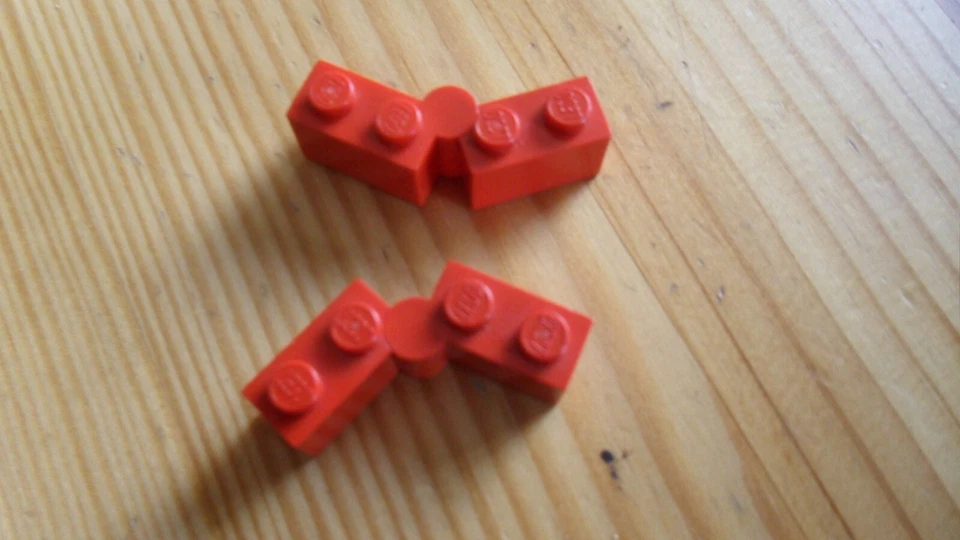 2 X Charnières Lego rouge 3830 et 3831 set 4561 4560 10220 6037... - Photo 1/1