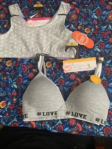 Girls bras size 34 - Picture 1 of 1