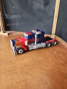 Modellino giocattolo Transformers Movie Optimus Prime Leader Class Hasbro 2007 incompleto - Foto 1 di 11