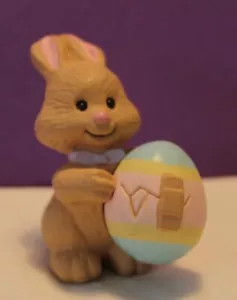 Hallmark 1993 Bunny with Cracked Egg w/ Bandaid Merry Miniature QSM8125 Mini - Picture 1 of 3