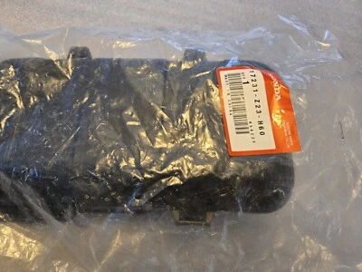 honda em generator, gx engine air cleaner box, cover 17231-Z23-H60 - Image 1 of 4