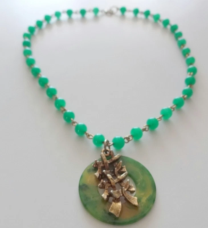 Collar Colgante Vintage China Plástico Temprano BAQUELITA Imitación Jade Vidrio Pekín Foto 1 de 4