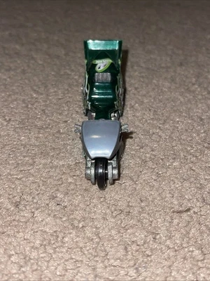 Motocicleta fundida a presión Hot Wheels Fright escala 1:64 Foto 1 de 4