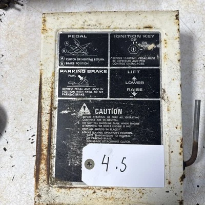 Крышка центрального карданного вала Cub Cadet iH 109 129 149 169 4,5 - Изображение 1 из 2