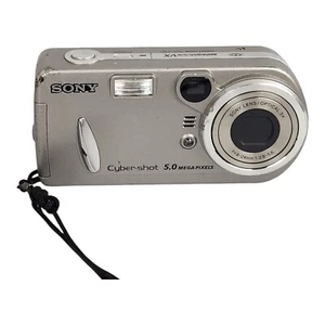 VINTAGE Sony Cyber-shot DSC-P92 5.0MP Digital Camera (No Battery Or ACCESSORIES) - Picture 1 of 5