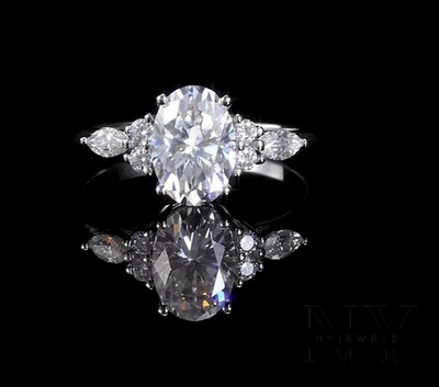 Anillo de compromiso solitario moissanita de oro blanco sólido de 14 quilates corte ovalado de 2,50 quilates VVS1 Foto 1 de 4