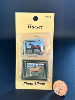 Álbum de fotos en miniatura para casa de muñecas "Caballos" con 10+ fotos de diferentes caballos 1:12 Foto 1 de 2