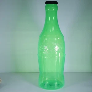 Große 22,75" grüne Kunststoff Coca Cola Cola Flasche Sparschwein - Bild 1 von 7