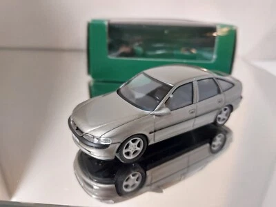 Schuco Opel Vectra berlina in scatola 1:43 promo - Immagine 1 di 4