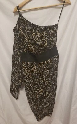 Vestido MM Couture Miss Me Talla Pequeña Marrón Negro Un Hombro Acento Rugoso Foto 1 de 4