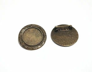 1pz castone base spille clip tondo 30mm,interno 20mm colore bronzo nickel free - Foto 1 di 1