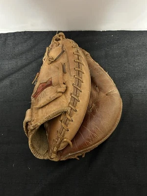 Vintage MacGregor 15R Catcher’s Mitt Adult RH Throw Softball/Baseball Glove - Image 1 of 4