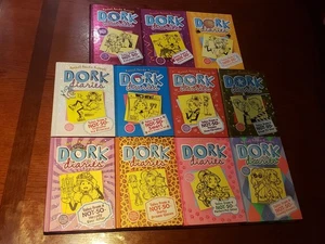 Posten von elf Dork Tagebüchern Hardcover Büchern (#1-11) von Rachel Renee Russell - Bild 1 von 13