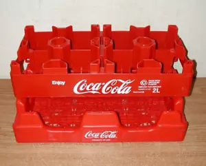 COCA-COLA ROTE KUNSTSTOFFKISTEN: GENIESSEN COCA-COLA 2L SCHLOSSKISTE & 24 FLASCHENKISTE - Bild 1 von 11