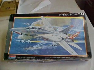 Monogram 1/48 SCALE F-14A Tomcat Plastic Model Kit #5822 - Picture 1 of 4