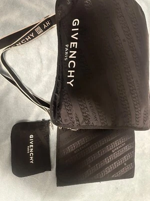 Bolsa de pañales Givenchy negra ligeramente usada Foto 1 de 4
