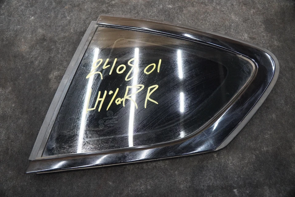 Cuarto de panel trasero izquierdo del lado del conductor ventana vidrio 51377313013 OEM BMW i8 2014-19 Foto 1 de 3