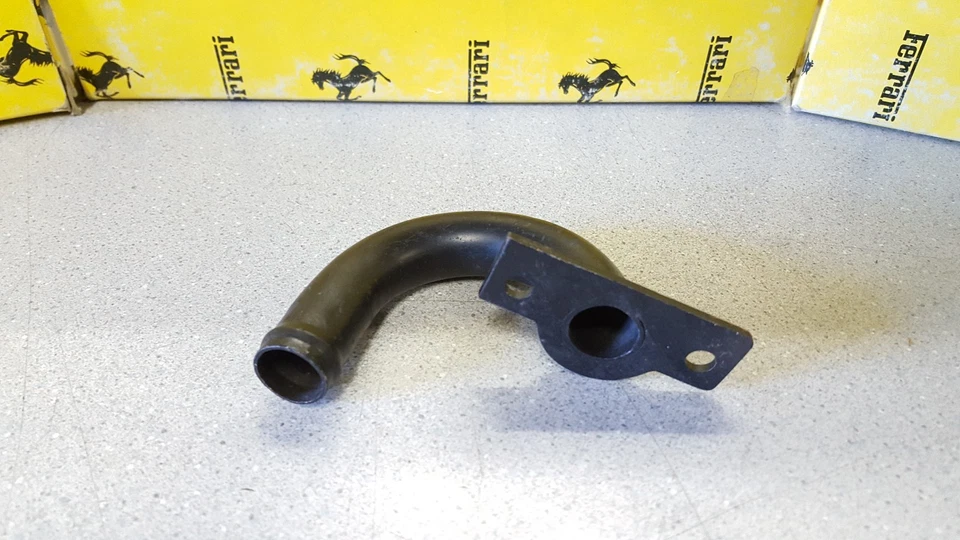 Ferrari 308 GT4 Dino - Tubo colector de aire para bomba de aire delantera y tuberías Foto 1 de 1