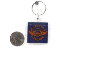 Wiederverwendet Vintage Streichholzschachtel Hülle Pendleton Post Exchange Feld Erz Schlüsselanhänger  - Bild 1 von 2