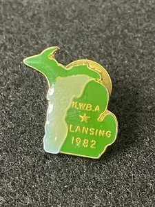 1982 Bowling Award MWBA Lansing Michigan Hat Lapel Tie Tack VINTAGE Pin Back - Picture 1 of 3