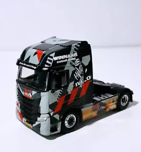 Modelli di camion WSI Iveco S-way AS high 4x2 "winnaar Dakar 2023 edition", 1:50 - Foto 1 di 7