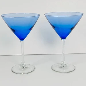 Bicchieri da cocktail Martini blu cobalto con gambo trasparente eleganti 7,5" - Foto 1 di 5