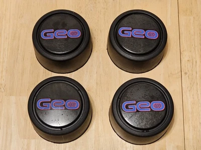 89 - 97 Geo трекер центр крышка комплект синий/розовый (пурпурный) цвет логотип (4) - Изображение 1 из 4