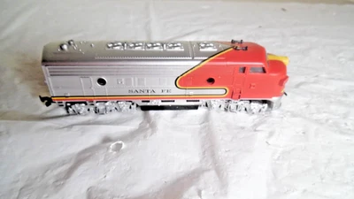 Lifelike 20502 HO Scale Santa Fe Locomotive Train Silver Red Tested -Used - Image 1 of 4