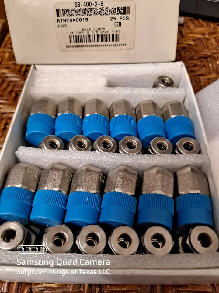 Swagelok Male Elbow 1/4" Tube OD x 3/8" Male NPT Tube Fitting - Stainless Steel (SS-400-2-6)