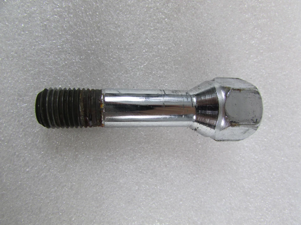 Ferrari 360, F430, 550, 575, (1) perno de tuerca, P/N 181291 Foto 1 de 1