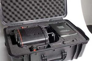 Fiilex Q500 Professional-Grade LED Fresnel Light with Travel Case - Picture 1 of 3