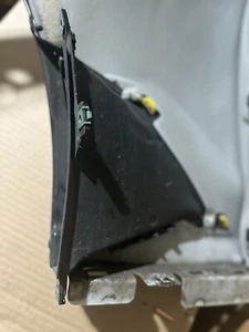 2017-2022 BMW G30 530I XDRIVE FRONT RIGHT SIDE FENDER AIR SIDEWALL DUCT OEM - Picture 1 of 8