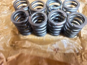 NEW OLD STOCK CHRYSLER / HILLMAN AVENGER SET OF NEW VALVE SPRINGS No 75221783 - Picture 1 of 3