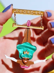 ERSTWILDER BROOCH - TRAPEZE WITH EASE - A DAY AT THE FAIR. NIB. - Picture 1 of 3