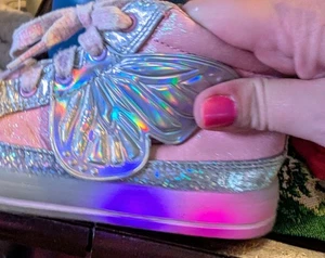 Athletic Works Niñas Light Up Hi Top Mariposa Oreja Zapato Tenis Luces! Talla 11 - Imagen 1 de 6